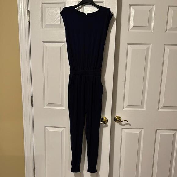Pants - Chic Dark Blue Sleeveless Jumpsuit with Keyhole Detail